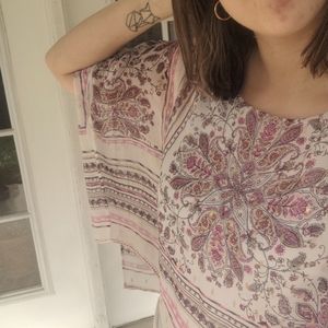 Cute, flowy, patterned pink & gold top
